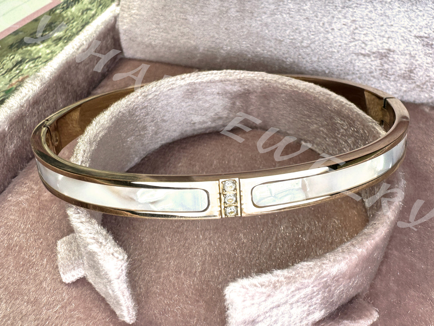 White Shell Three-row Diamond Rose Gold Metal Bracelet_JEWELRY