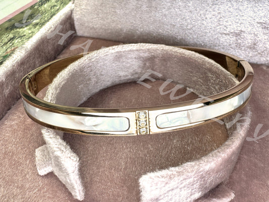 White Shell Three-row Diamond Rose Gold Metal Bracelet_JEWELRY