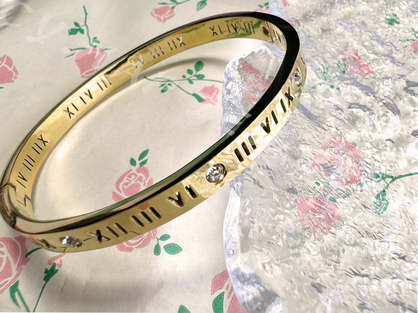 Gold Full Circle Roman Diamond Metal Bracelet_JEWELRY