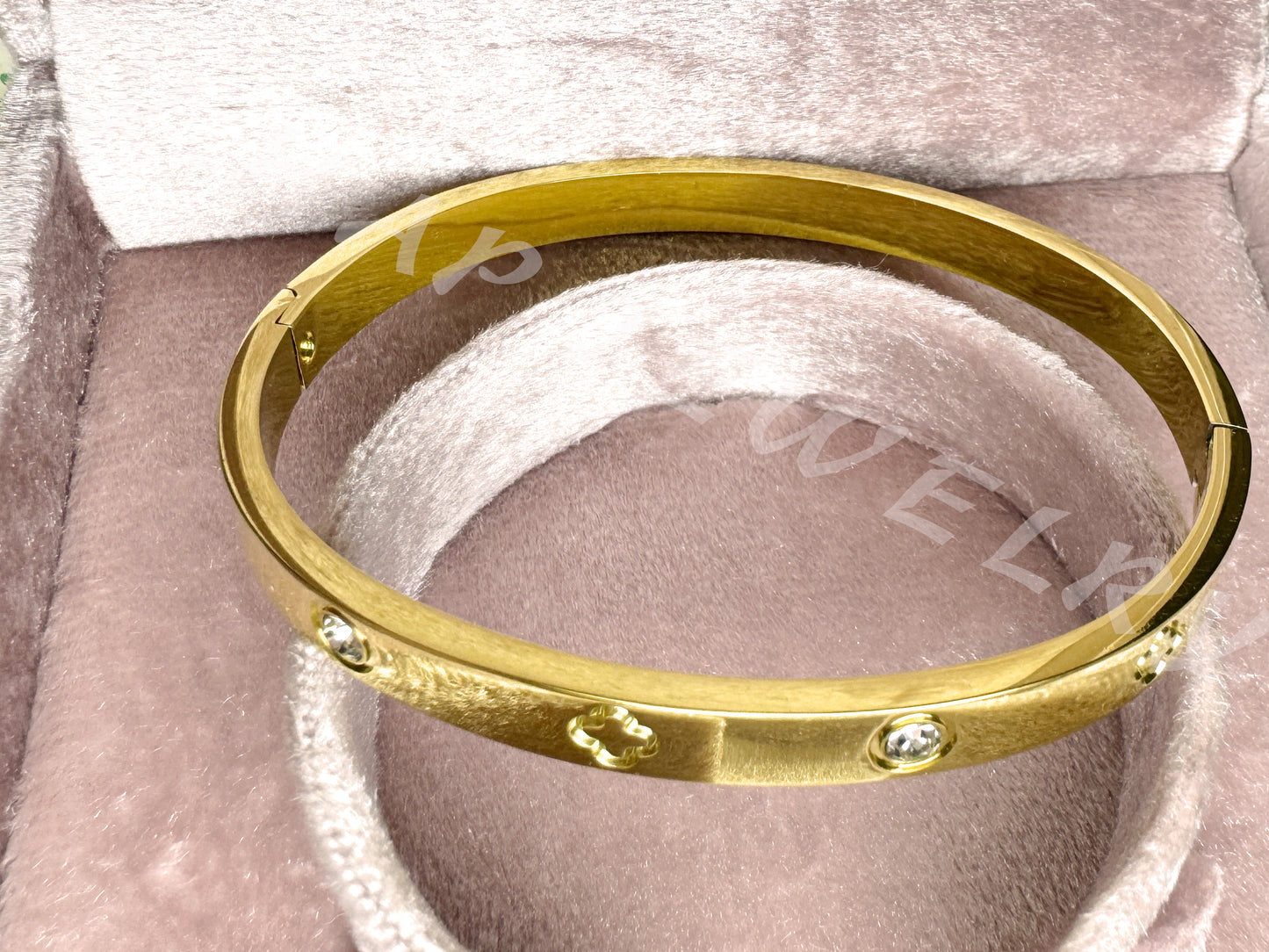 Gold Four-Leaf Clover Print Diamond Metal Bracelet_JEWELRY