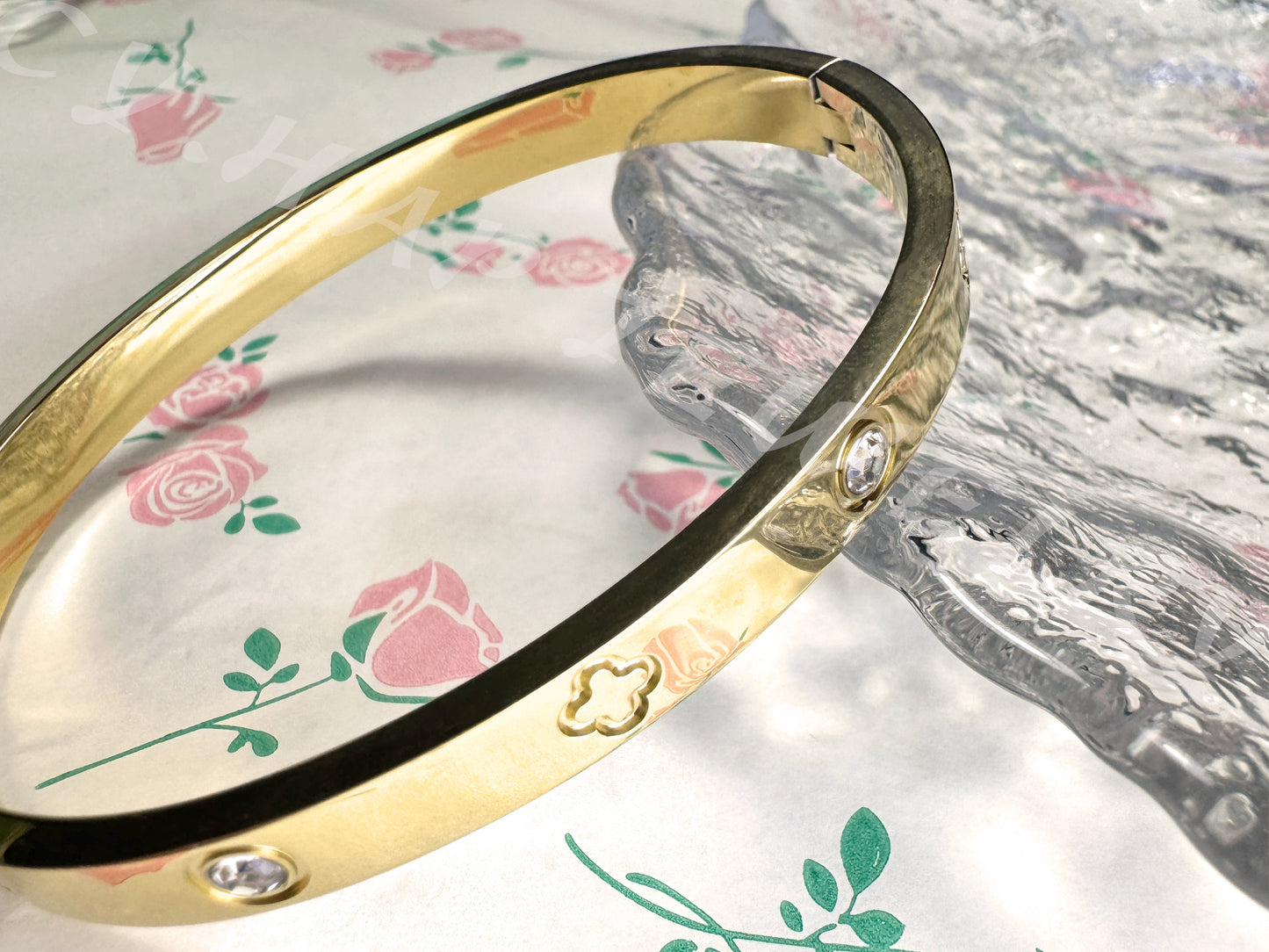 Gold Four-Leaf Clover Print Diamond Metal Bracelet_JEWELRY