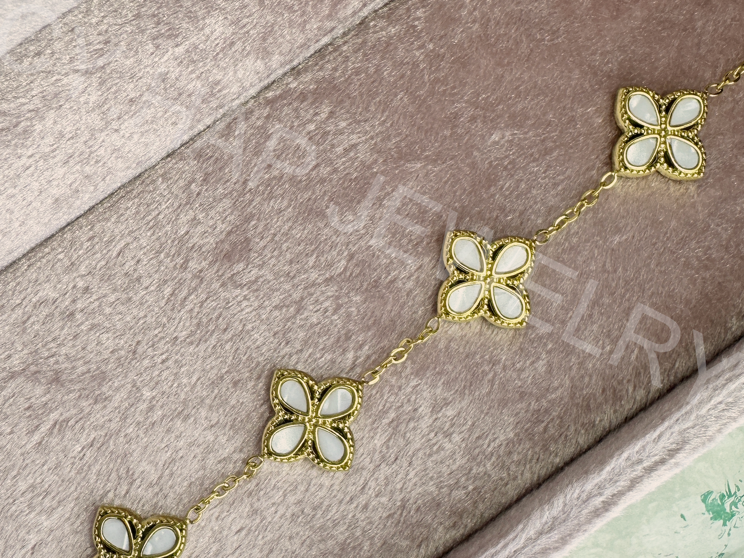 Pearl Shell Four-Leaf Clover Light Luxury Bracelet_JEWELRY